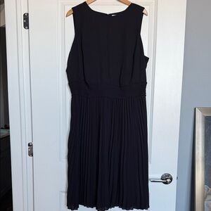 Croft & Barrow Black Pleated Midi Dress